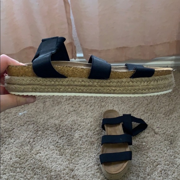 Platform sandals - Picture 2 of 3
